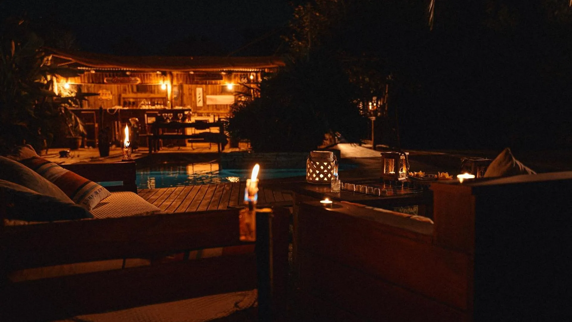 Yourte Jardin Exotique Piscine Hyeres